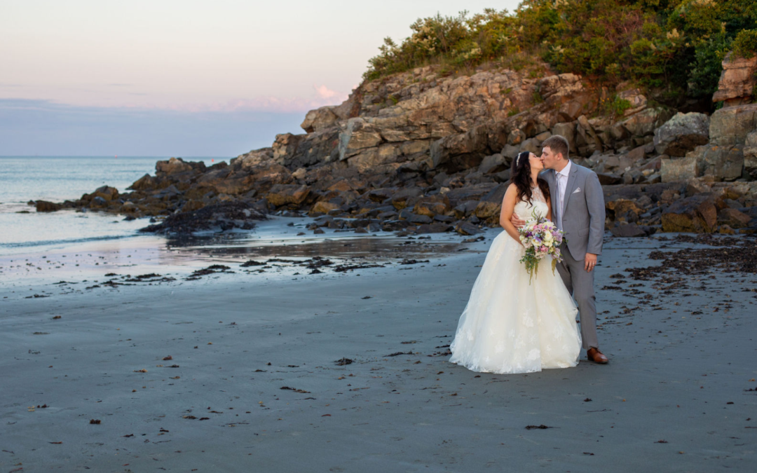 Life In Focus York Maine Wedding Photographer, newlyweds share a kiss with the Atlantic ocean in the background